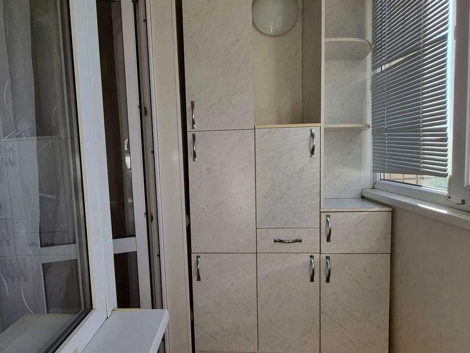 Apartment. Kryvy Rih, 5 Zarichnyi microdistrict, st.
