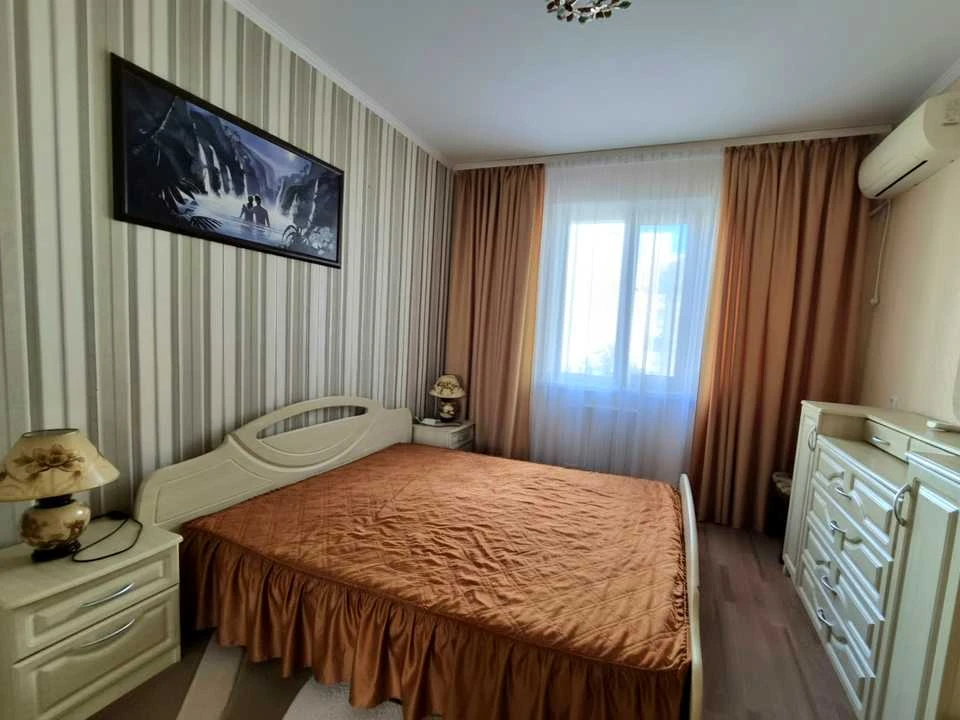 Apartment. Kryvy Rih, 5 Zarichnyi microdistrict, st.