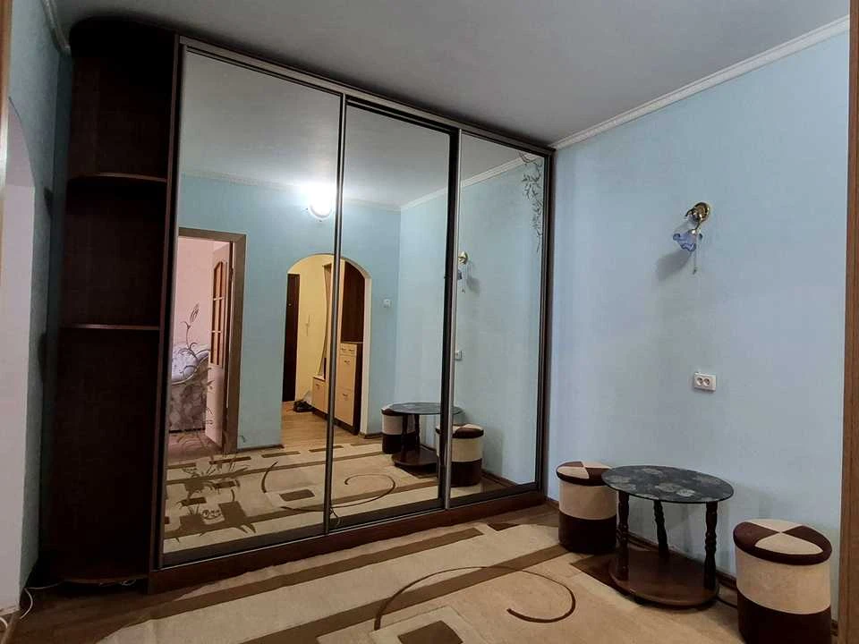 Apartment. Kryvy Rih, 5 Zarichnyi microdistrict, st.