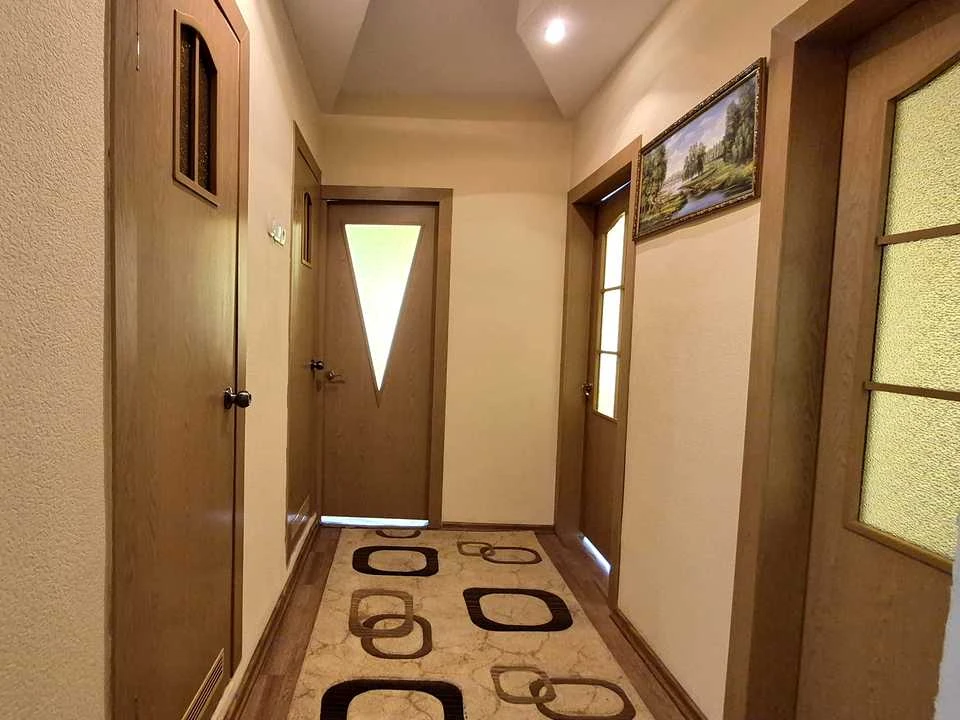 Apartment. Kryvy Rih, 5 Zarichnyi microdistrict, st.