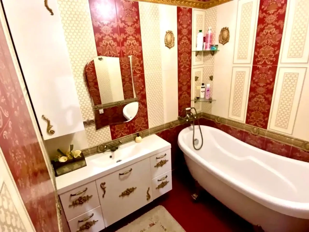 Rent 2-room apartment 65 m² on the 10th floor.
