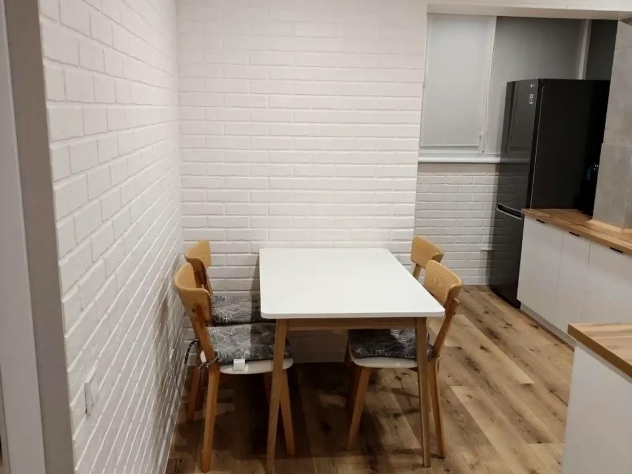 Rent 1-bedroom apartment 39 sq m on the 17th floor of the 22-story building.