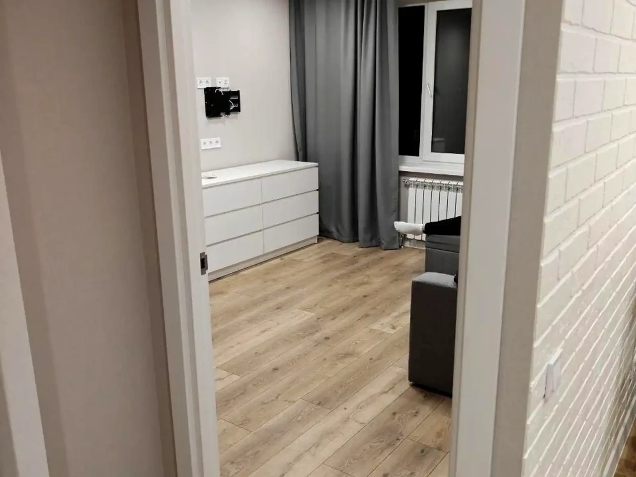 Rent 1-bedroom apartment 39 sq m on the 17th floor of the 22-story building.