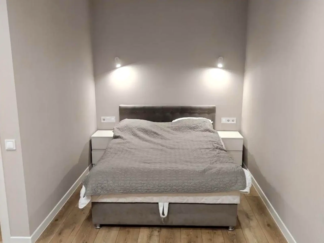 Rent 1-bedroom apartment 39 sq m on the 17th floor of the 22-story building.