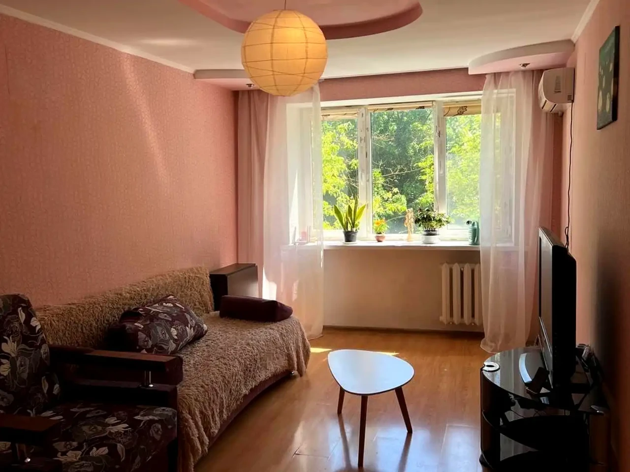 Rent 2-room apartment 50 sq m, 3rd floor.