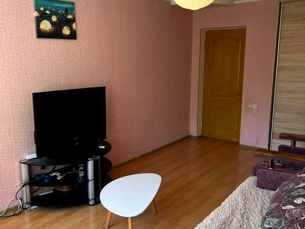 Rent 2-room apartment 50 sq m, 3rd floor.