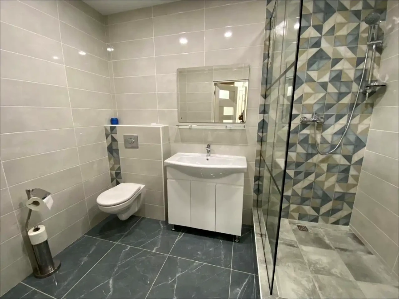Оренда квартири 2-кімн. 45 м² 2/2 пов.