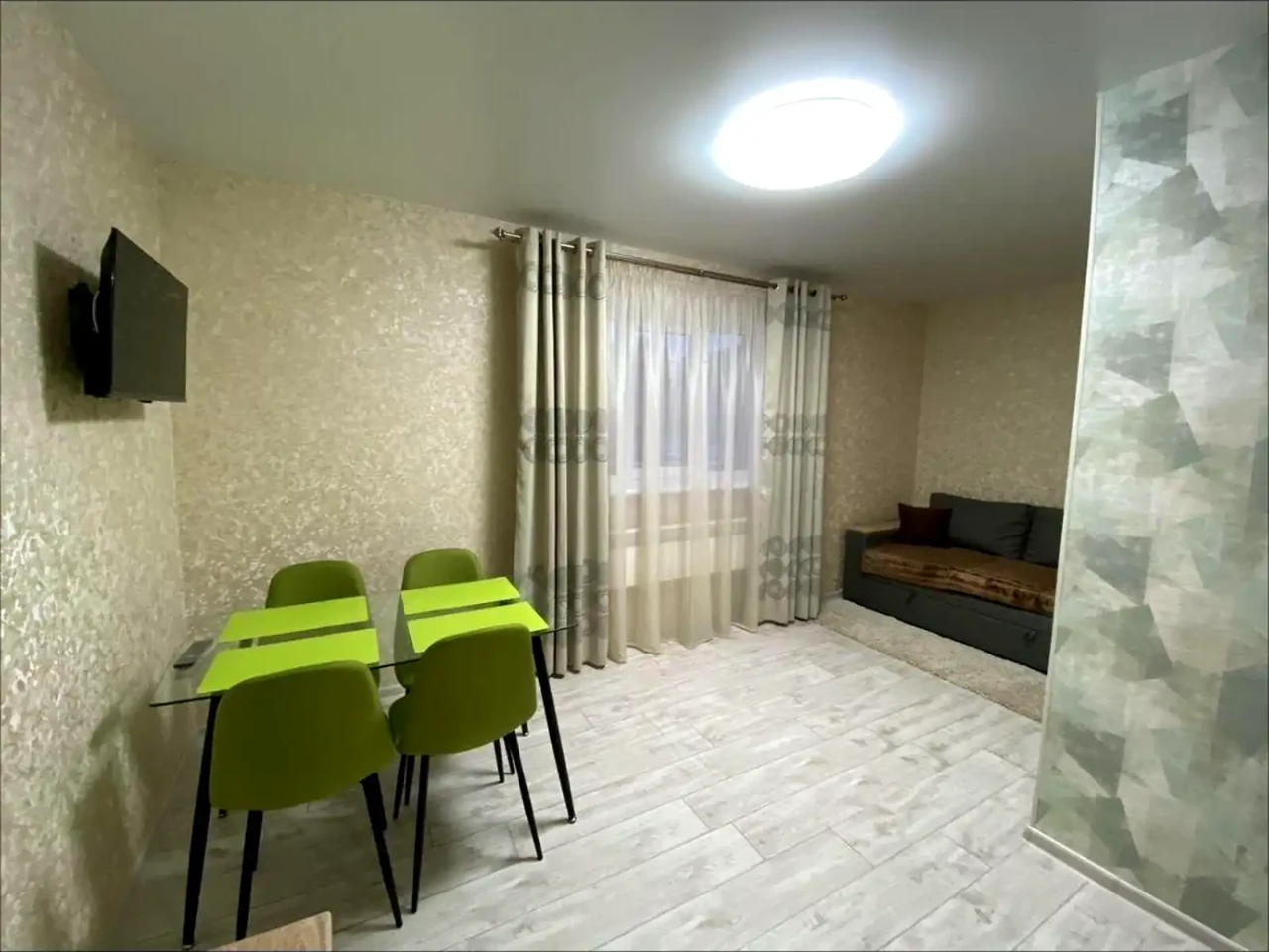 Оренда квартири 2-кімн. 45 м² 2/2 пов.