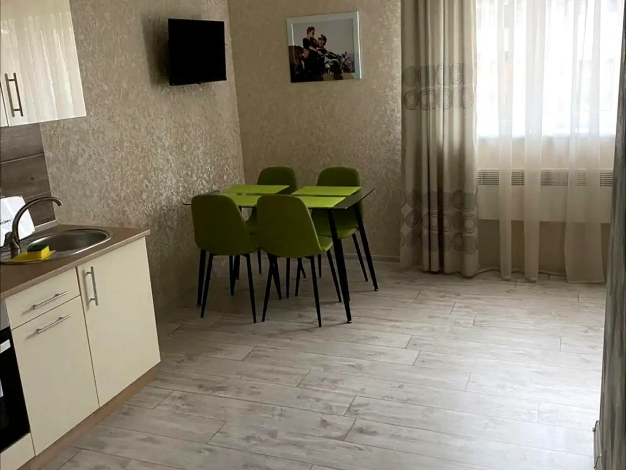 Оренда квартири 2-кімн. 45 м² 2/2 пов.