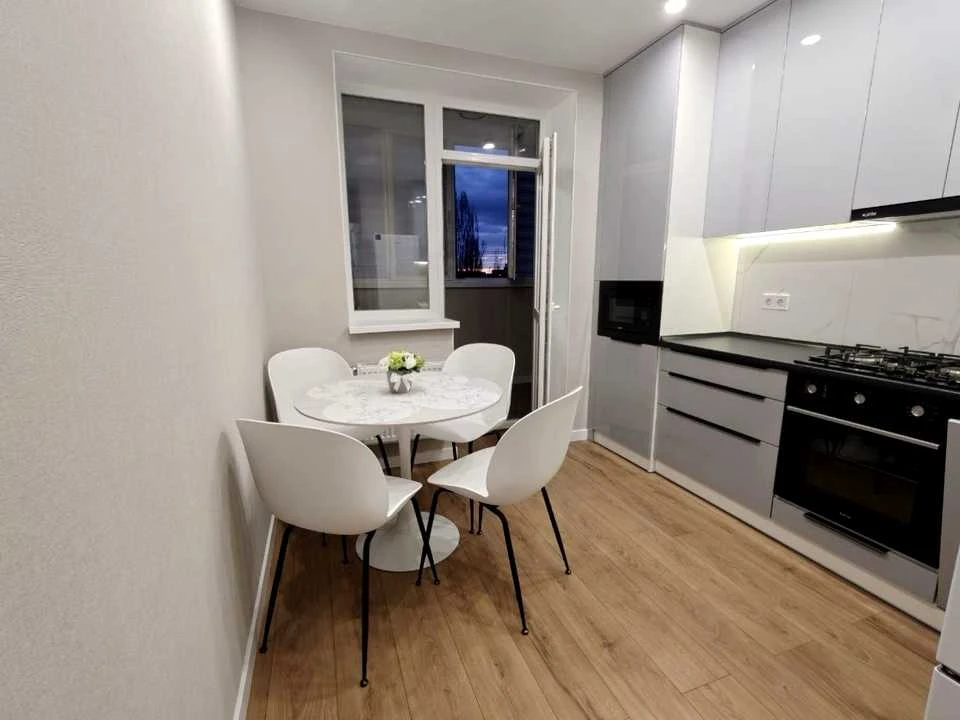 Apartment. Vyshneve, Svjatoshyns'ka st.