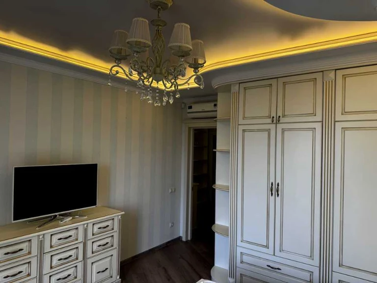 Apartment. Vyshneve, Svjatoshyns'ka st., 27G-
