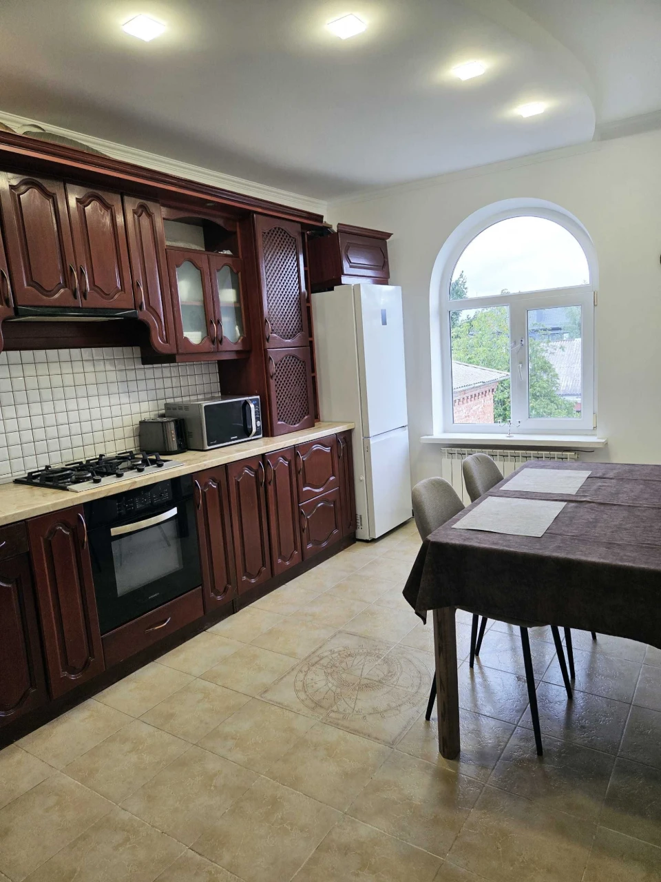 2-к квартира 65,3 м², центр, з меблями та технікою