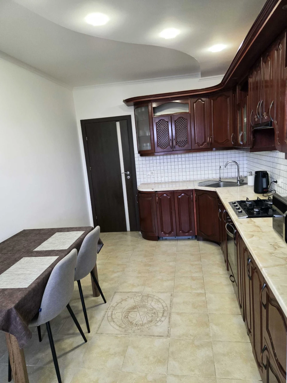 2-к квартира 65,3 м², центр, з меблями та технікою