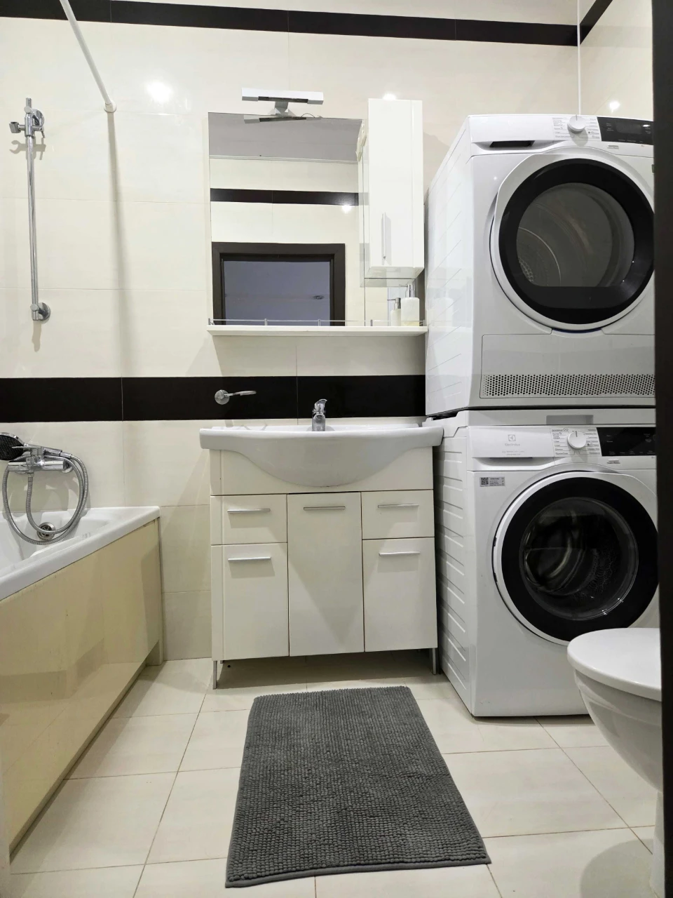 2-к квартира 65,3 м², центр, з меблями та технікою
