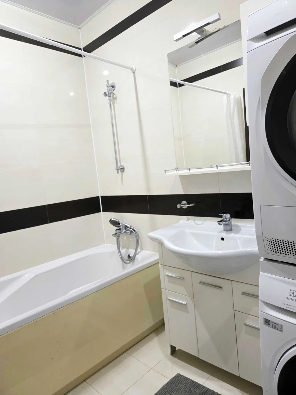 2-к квартира 65,3 м², центр, з меблями та технікою