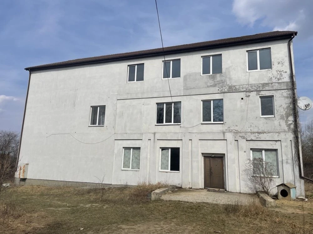 Apartment for sale: 1st and 3rd floors + basement. 700 m2