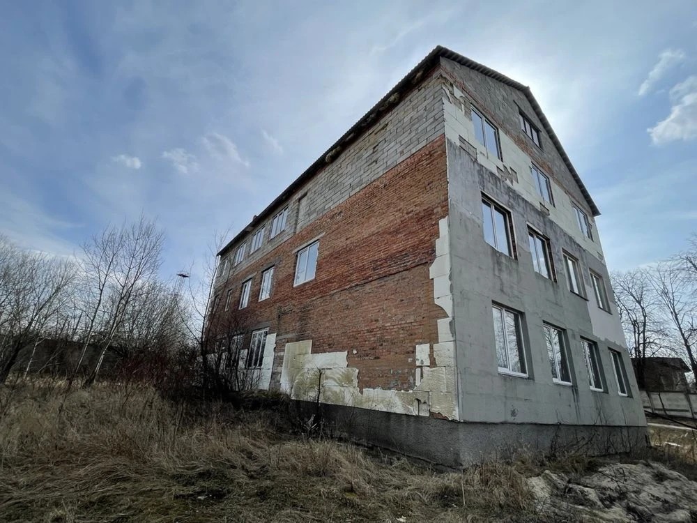 Apartment for sale: 1st and 3rd floors + basement. 700 m2