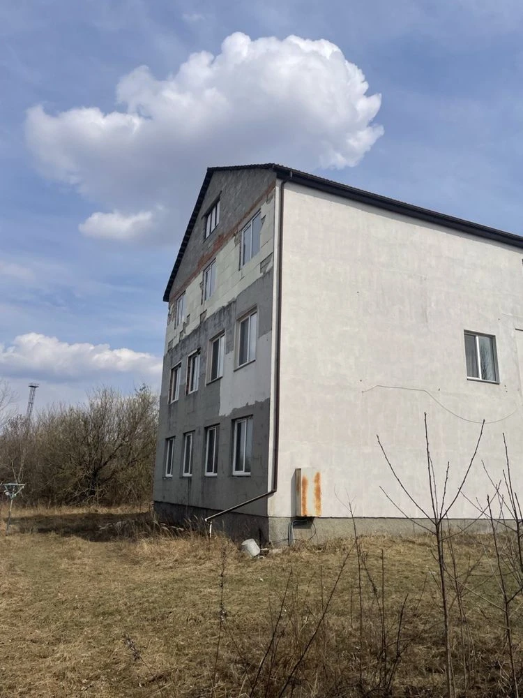Apartment for sale: 1st and 3rd floors + basement. 700 m2