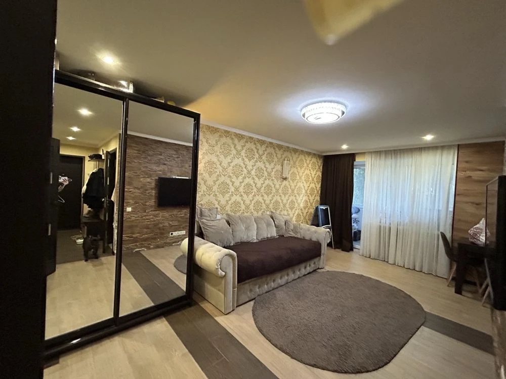 For Sale: 2-room apartment with renovation in district 119