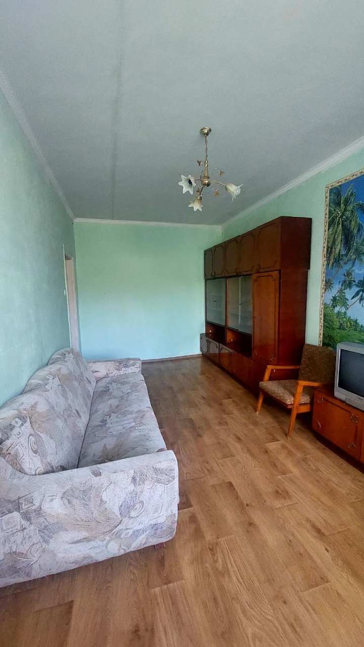 Продам 2-кімнатну квартиру. Вул.Дачна,32.