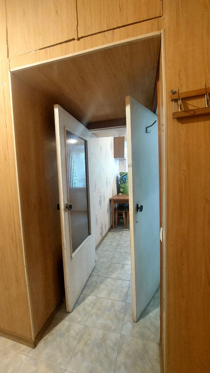 Продам 2-кімнатну квартиру. Вул.Дачна,32.