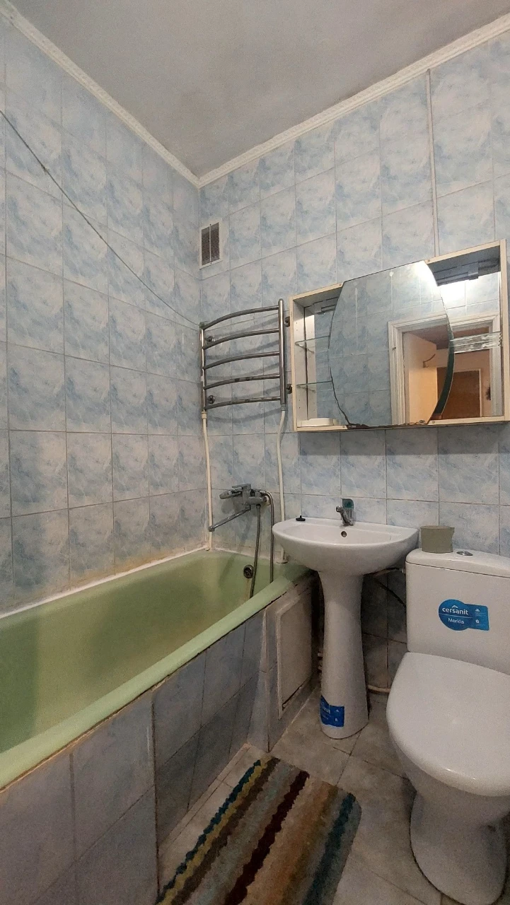 Продам 2-кімнатну квартиру. Вул.Дачна,32.
