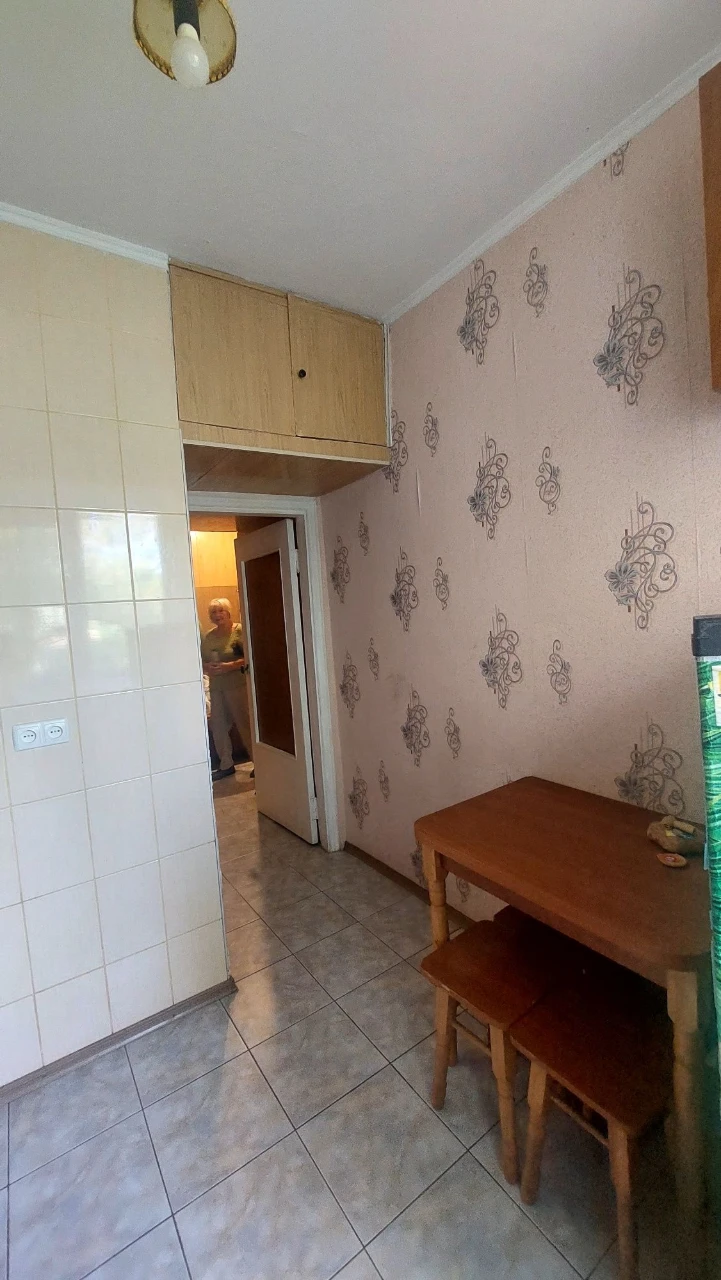 Продам 2-кімнатну квартиру. Вул.Дачна,32.