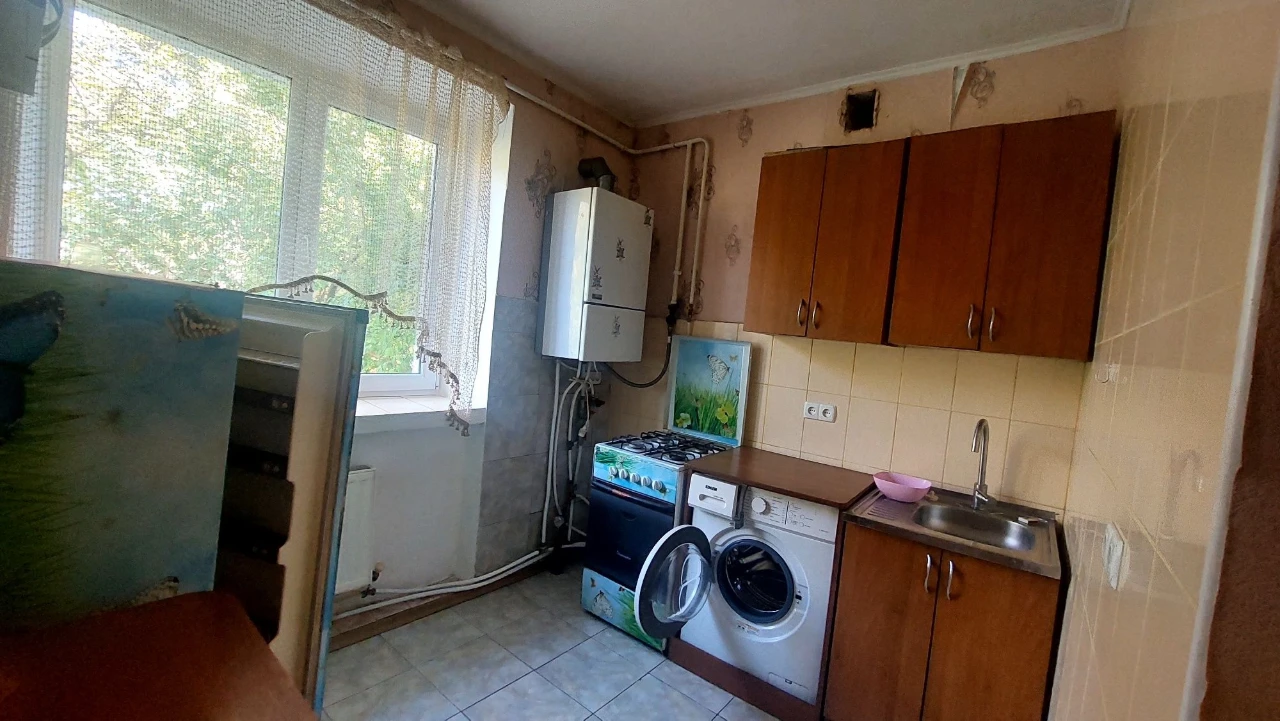 Продам 2-кімнатну квартиру. Вул.Дачна,32.