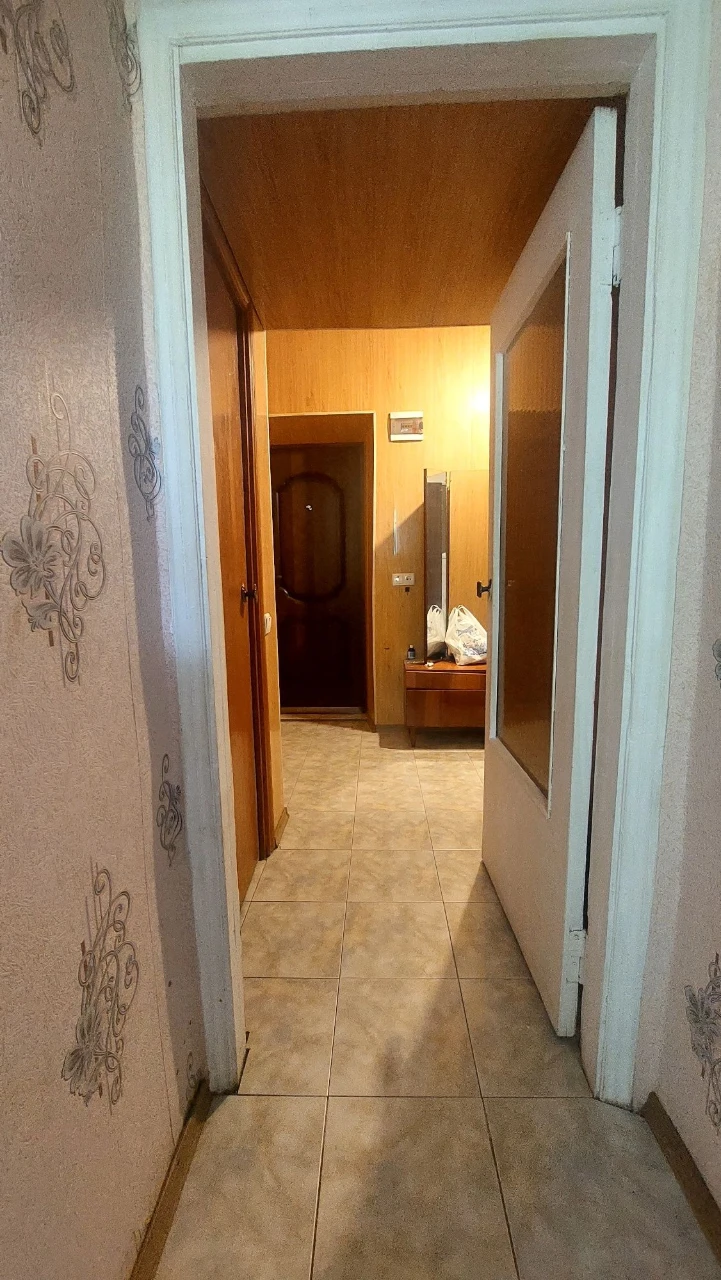 Продам 2-кімнатну квартиру. Вул.Дачна,32.