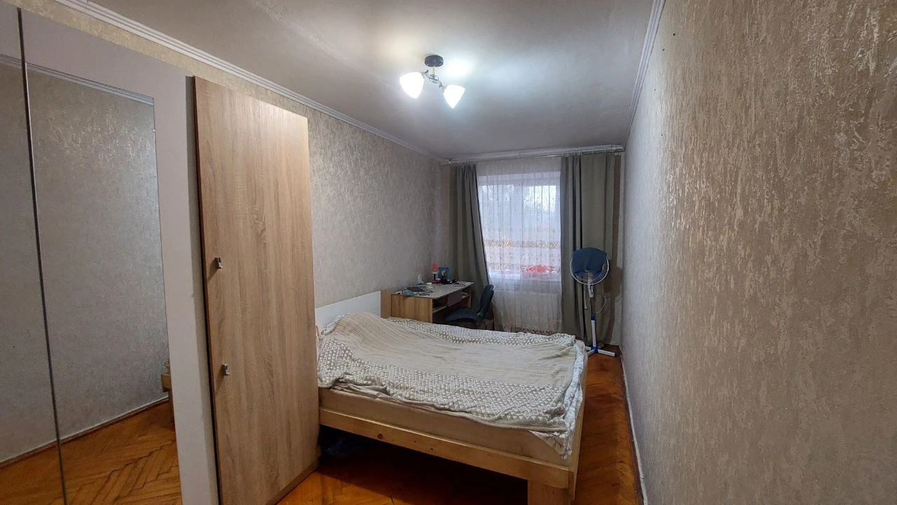 Продається 2-кімнатна квартира. вул. Стависька, 33.