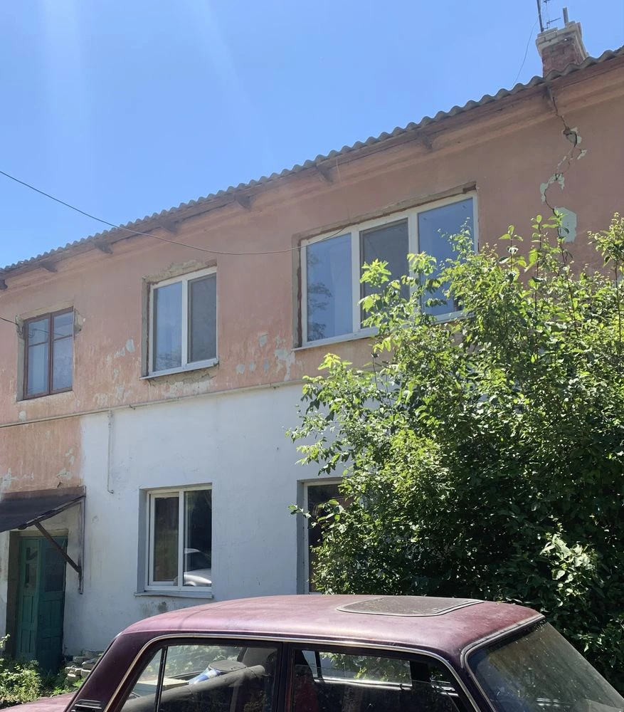 Продається 1/2 квартири на 2 поверсі 42 м²