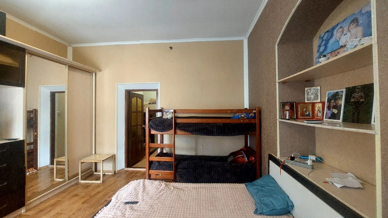 Продам 2-кімнатну квартиру. Вул.Тропініна,45.