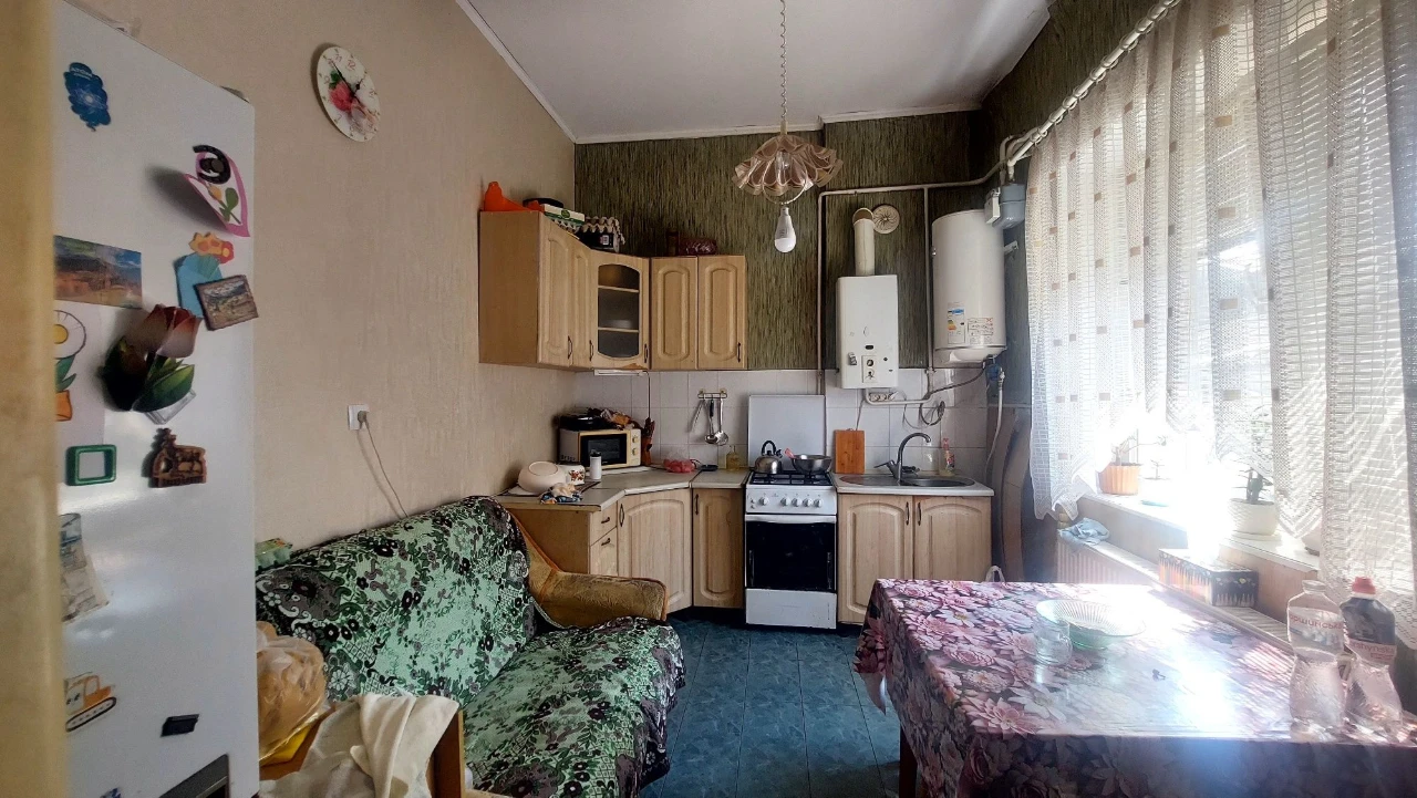 Продам 2-кімнатну квартиру. Вул.Тропініна,45.