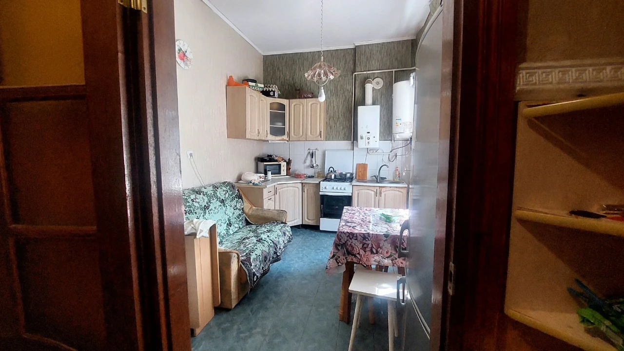 Продам 2-кімнатну квартиру. Вул.Тропініна,45.