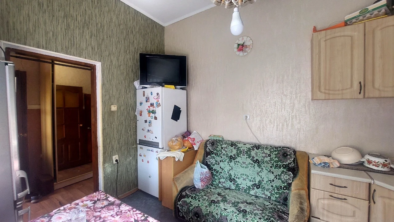 Продам 2-кімнатну квартиру. Вул.Тропініна,45.