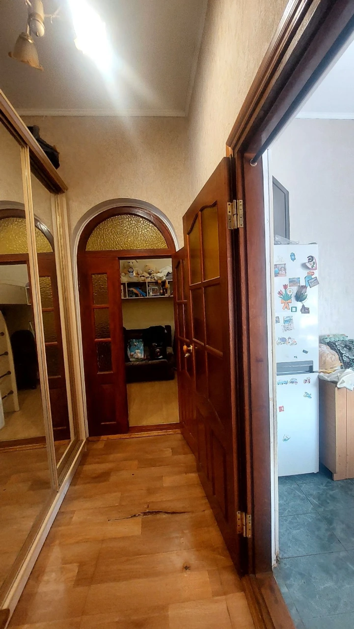 Продам 2-кімнатну квартиру. Вул.Тропініна,45.