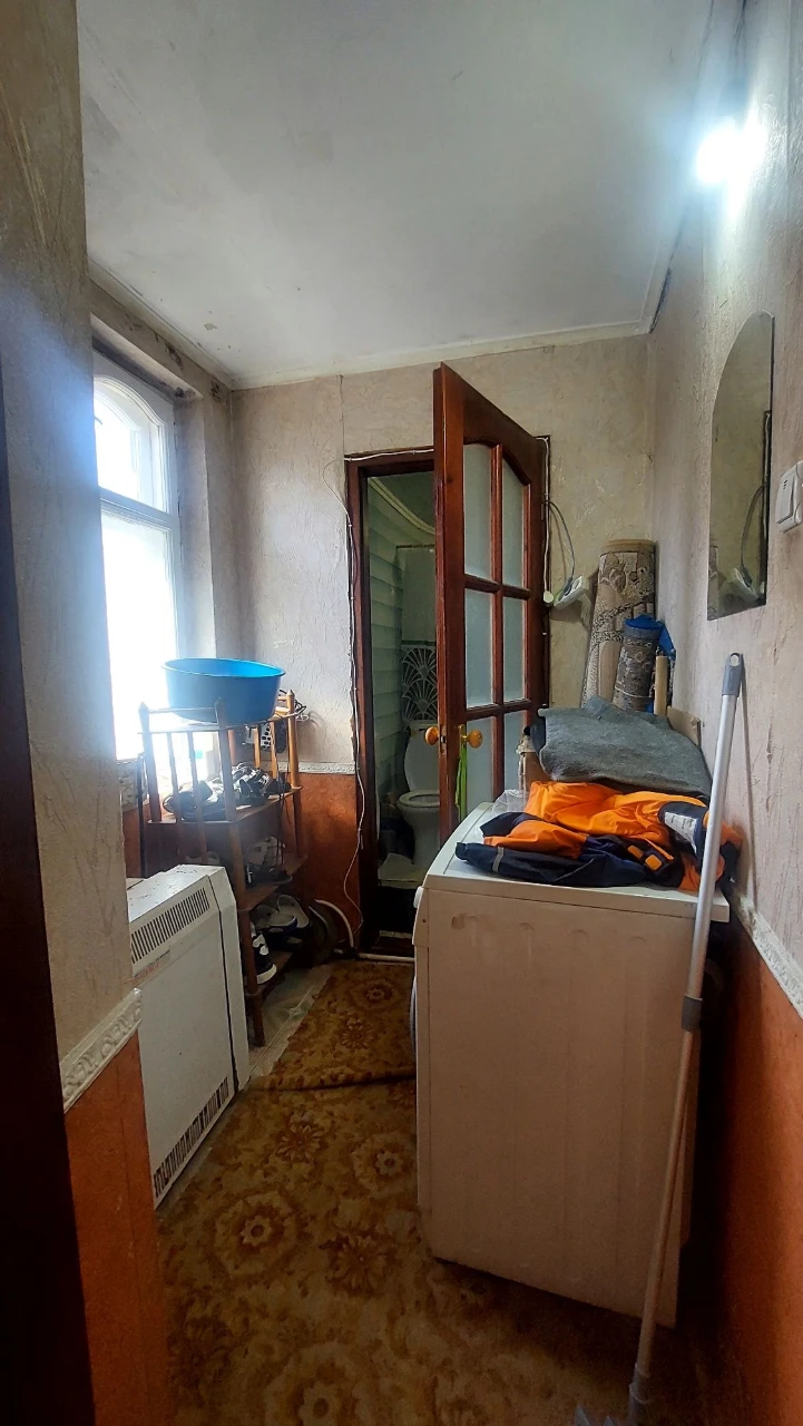 Продам 2-кімнатну квартиру. Вул.Тропініна,45.