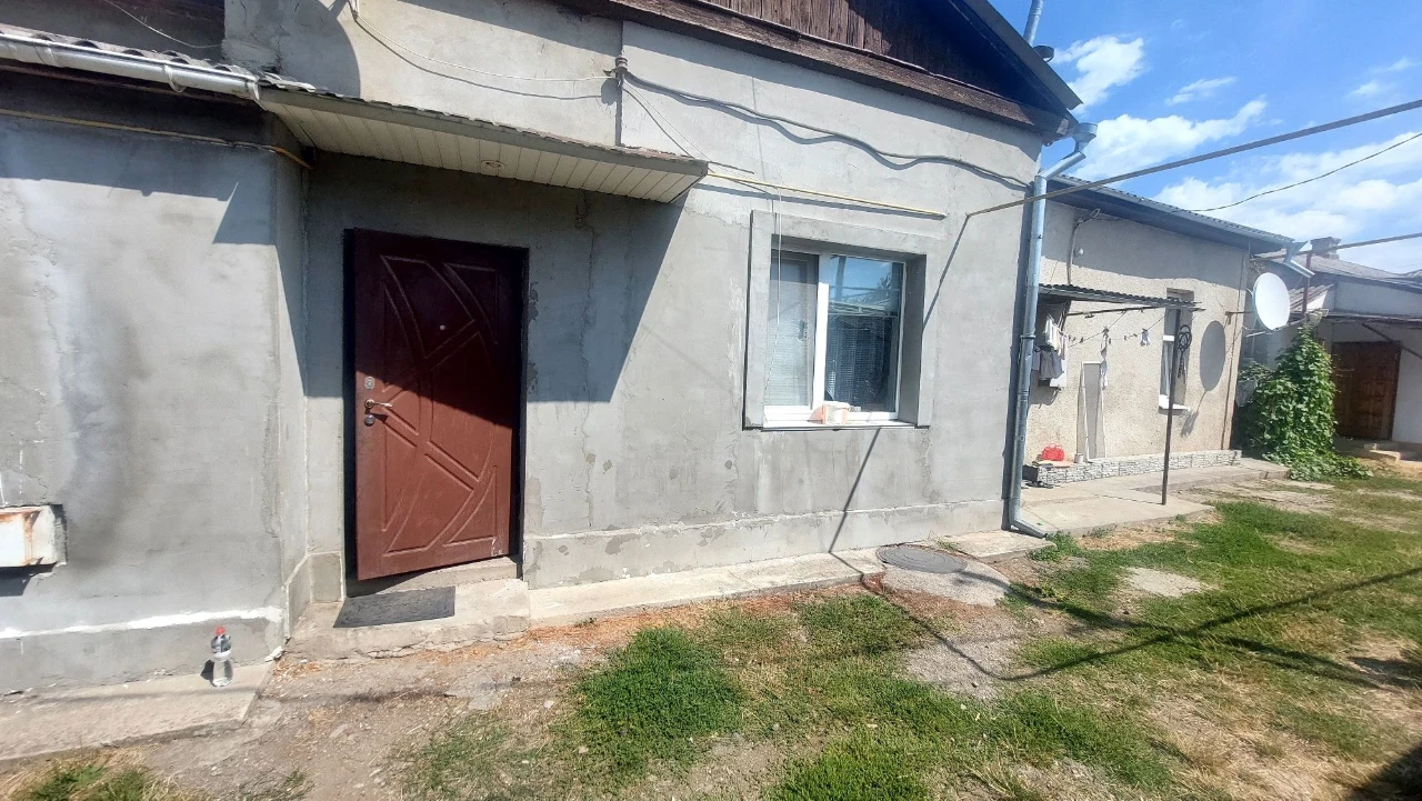 Продам 2-кімнатну квартиру. Вул.Тропініна,45.