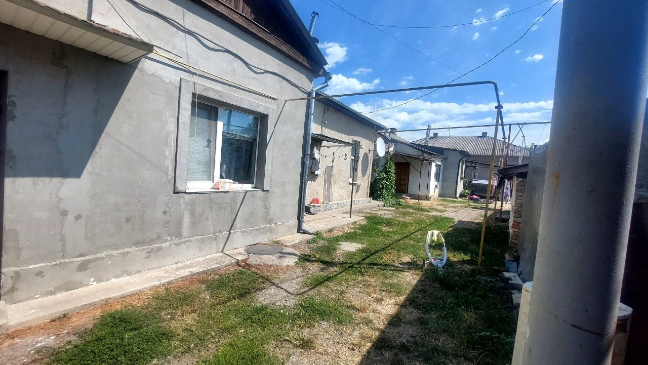 Продам 2-кімнатну квартиру. Вул.Тропініна,45.