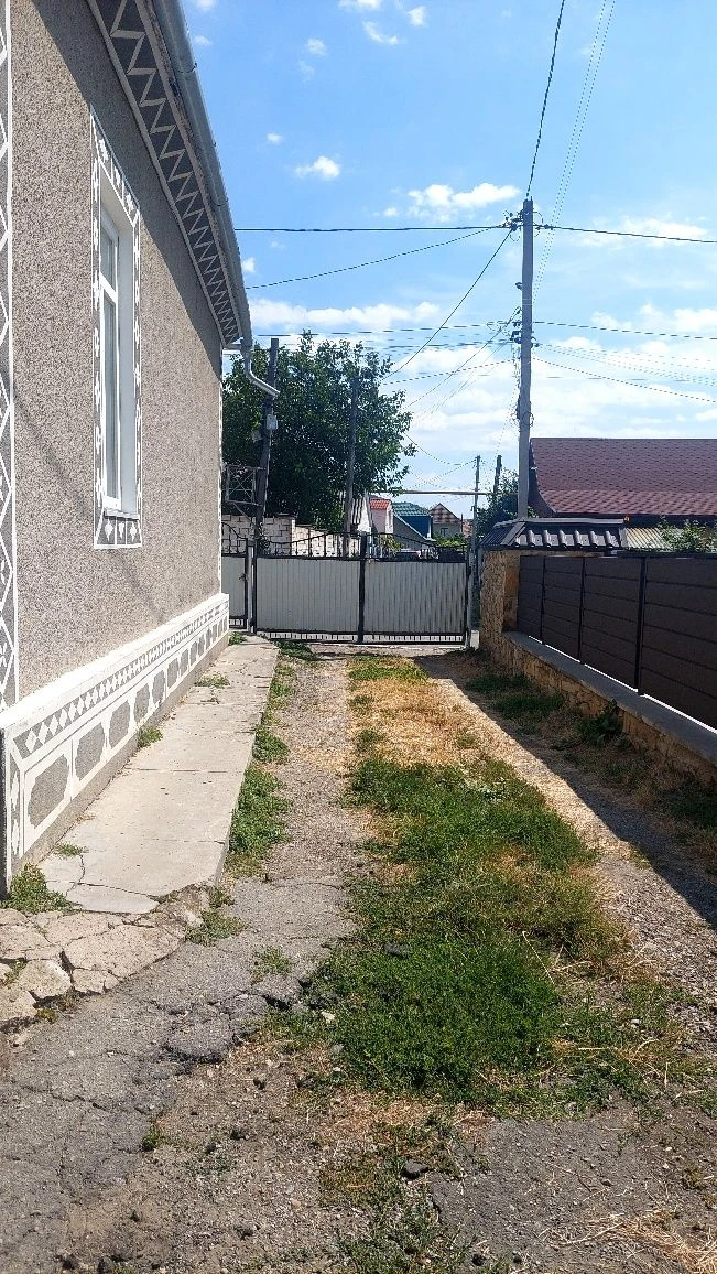 Продам 2-кімнатну квартиру. Вул.Тропініна,45.