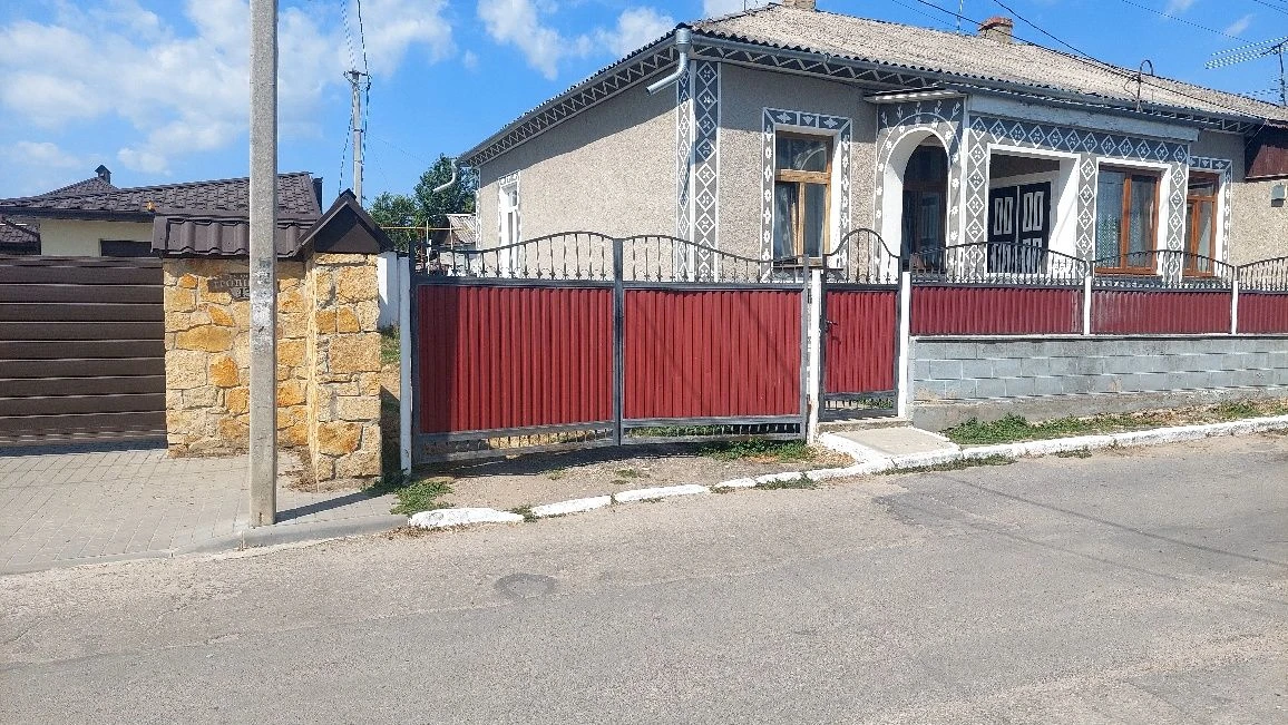 Продам 2-кімнатну квартиру. Вул.Тропініна,45.