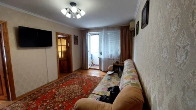 Продам 4-кімнатну квартиру. Пр-т Незалежності,301.