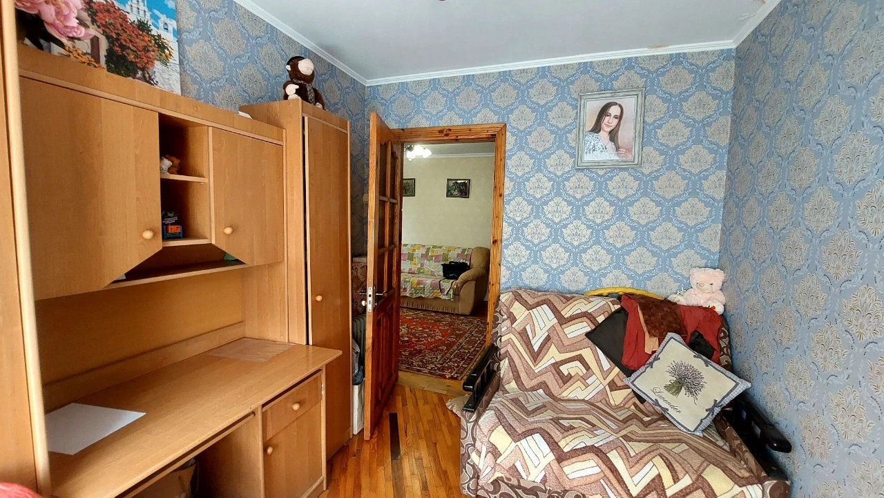 Продам 4-кімнатну квартиру. Пр-т Незалежності,301.