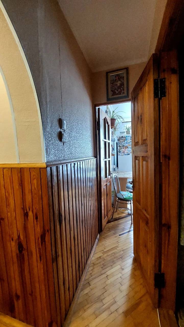 Продам 4-кімнатну квартиру. Пр-т Незалежності,301.