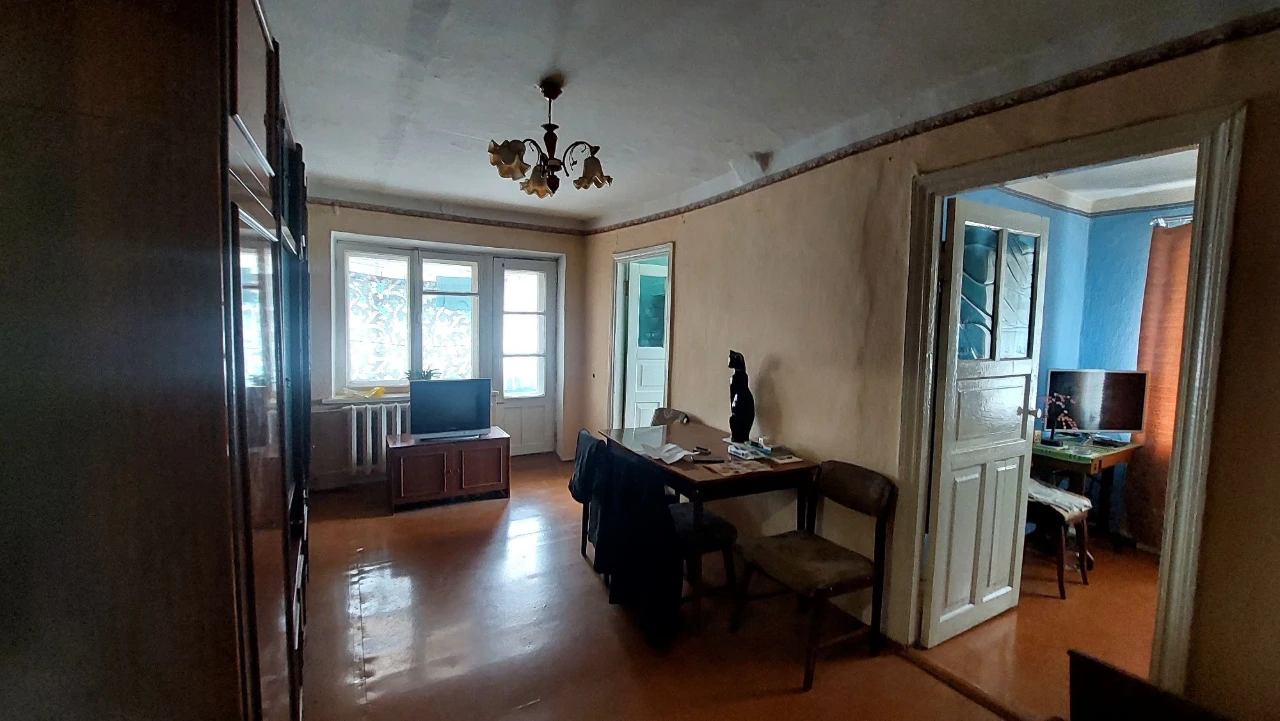 Продам 3-кімнатну квартиру. Вул.8-Березня,18.