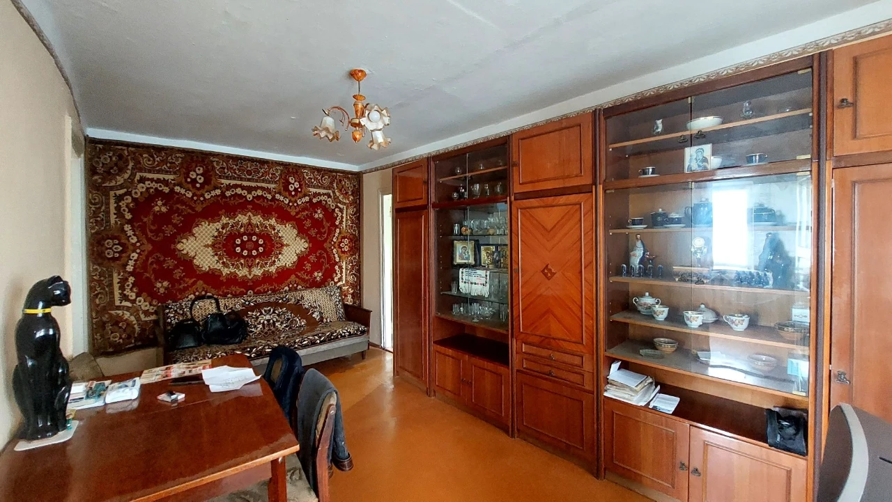 Продам 3-кімнатну квартиру. Вул.8-Березня,18.