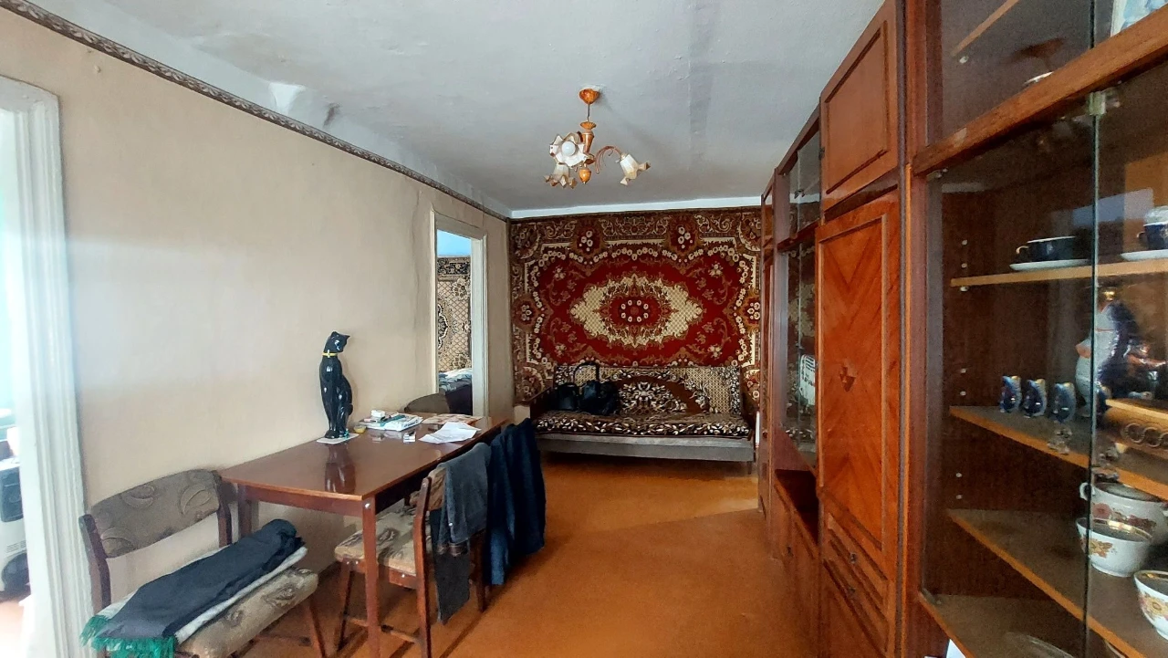Продам 3-кімнатну квартиру. Вул.8-Березня,18.