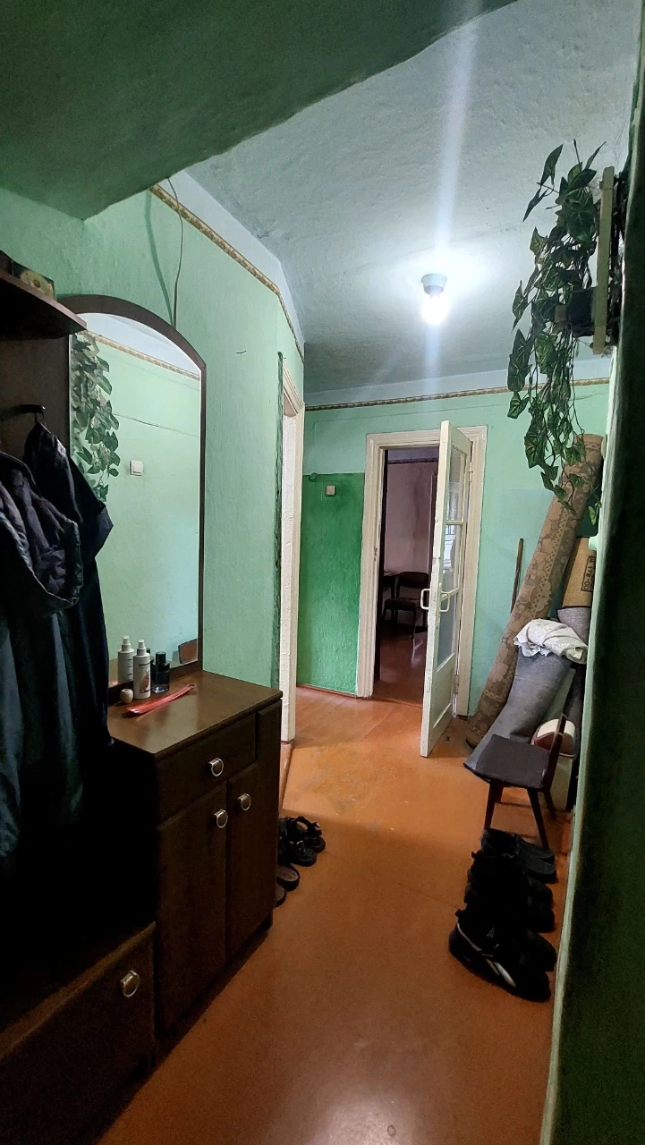 Продам 3-кімнатну квартиру. Вул.8-Березня,18.