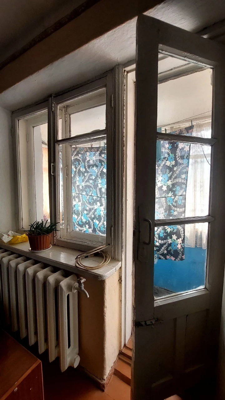 Продам 3-кімнатну квартиру. Вул.8-Березня,18.