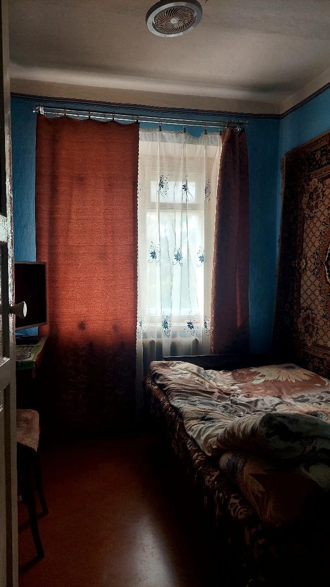 Продам 3-кімнатну квартиру. Вул.8-Березня,18.